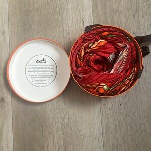 Hermès Vintage Pleated Silk Scarf 90 cm – Red Diamond Pleats